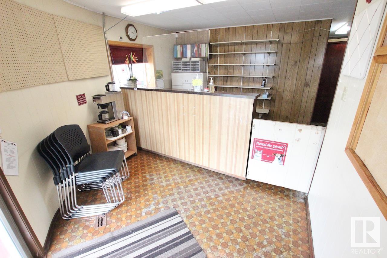 5615 Railway Av Property Photo 8
