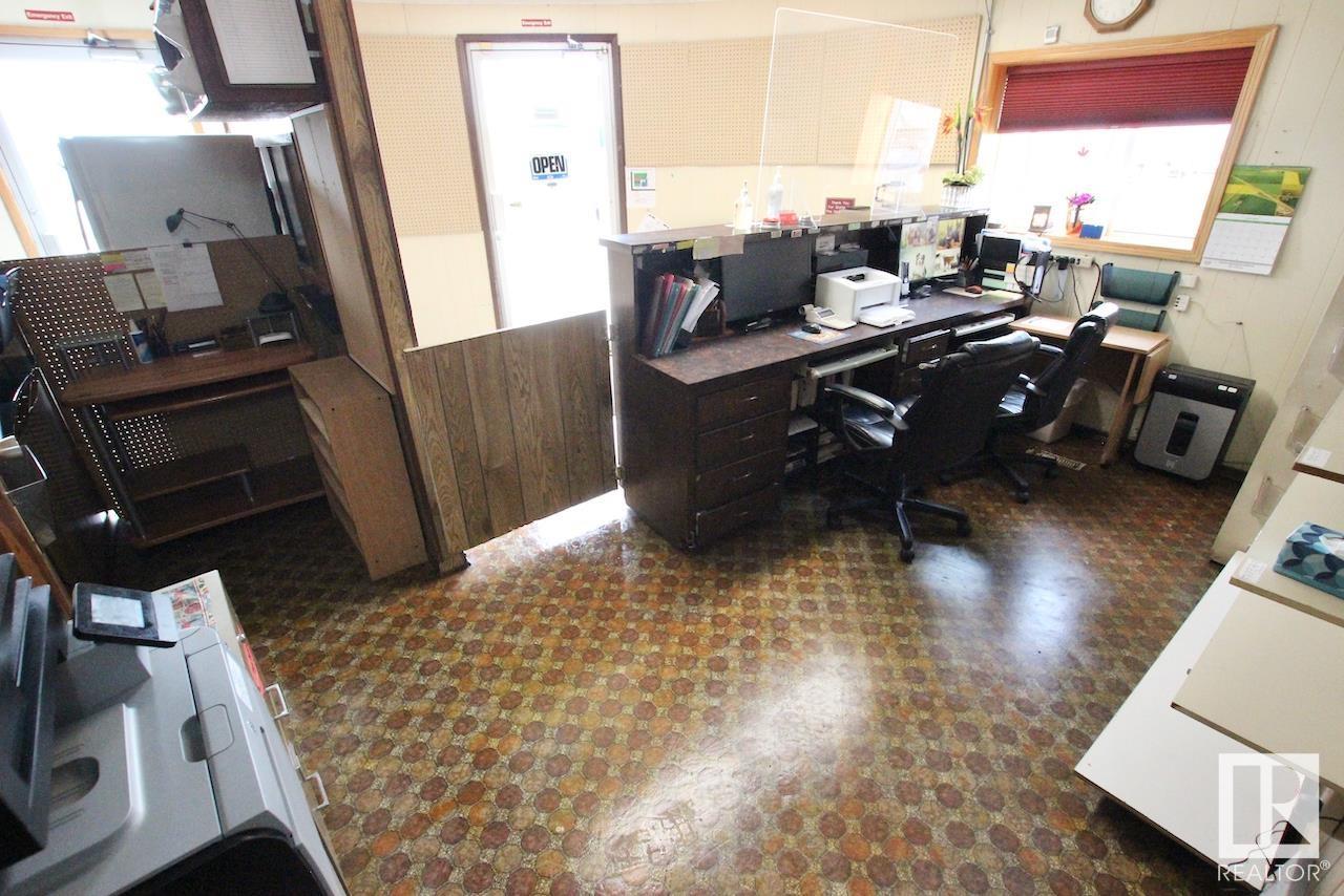 5615 Railway Av Property Photo 9