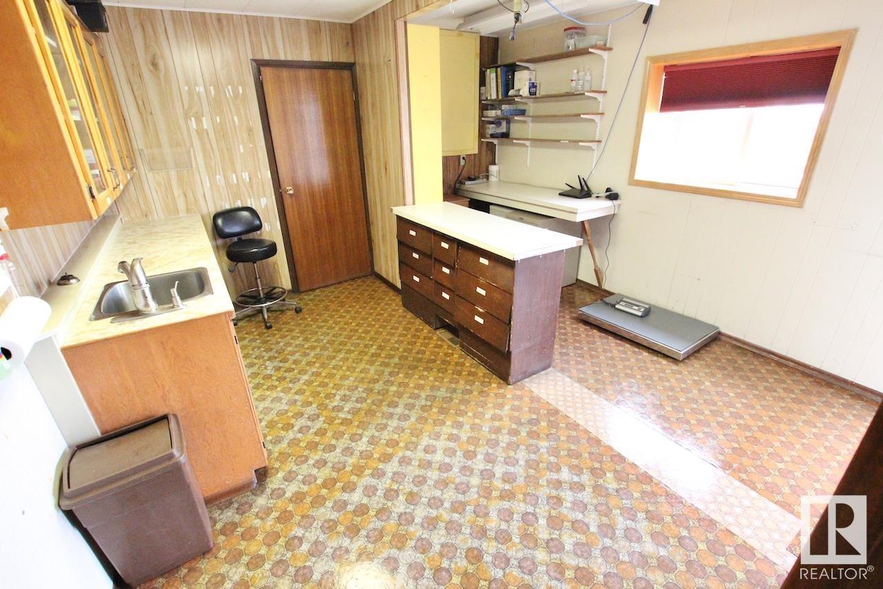 5615 Railway Av Property Photo 10