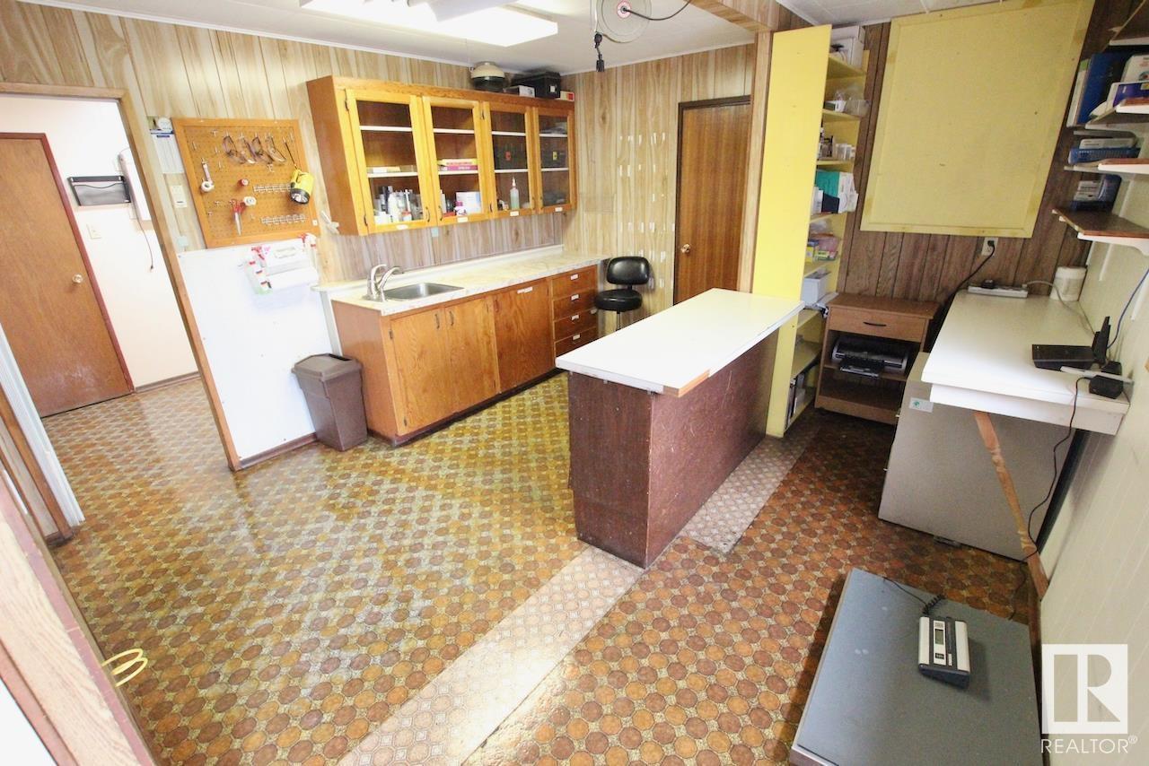 5615 Railway Av Property Photo 11