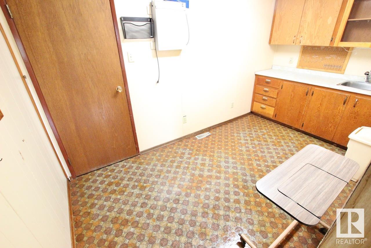 5615 Railway Av Property Photo 12