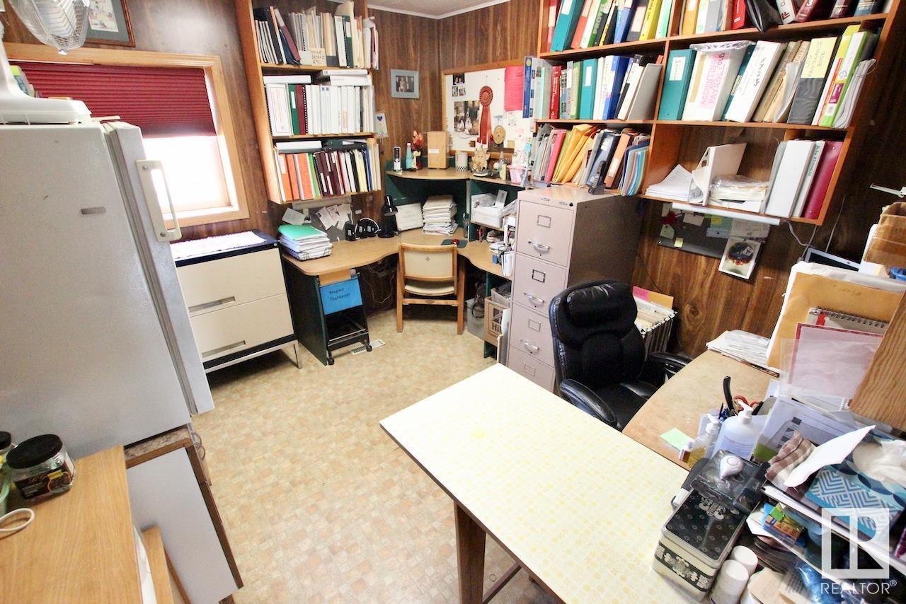 5615 Railway Av Property Photo 14