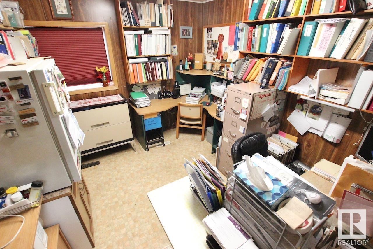 5615 Railway Av Property Photo 16