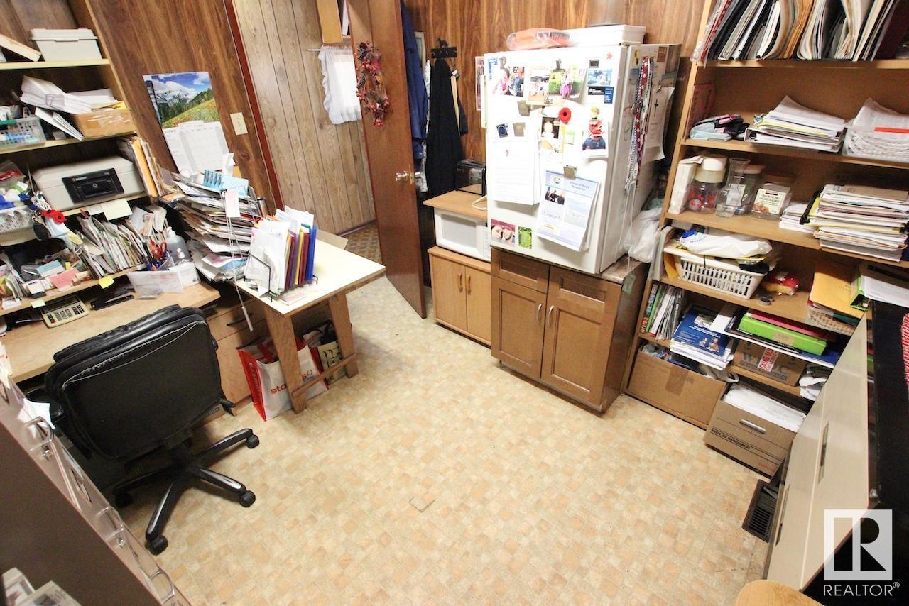 5615 Railway Av Property Photo 17