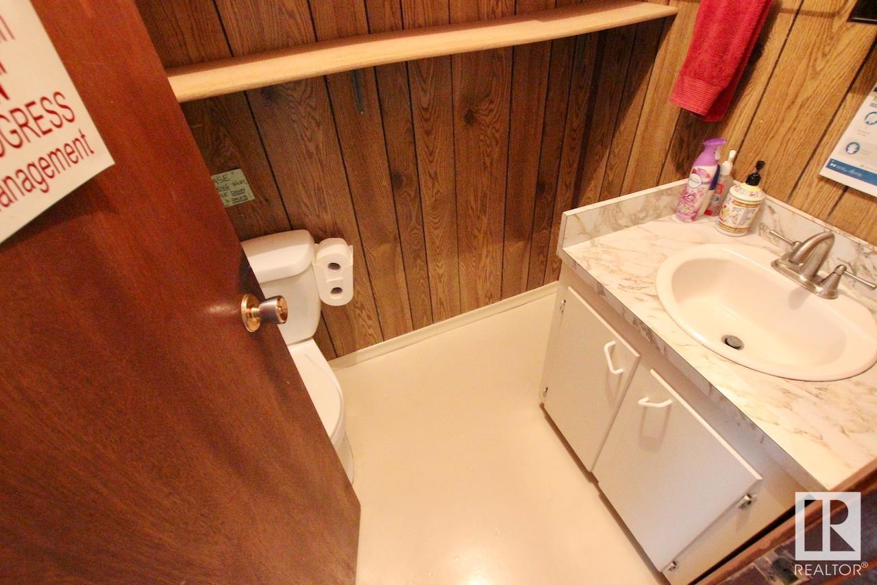 5615 Railway Av Property Photo 20
