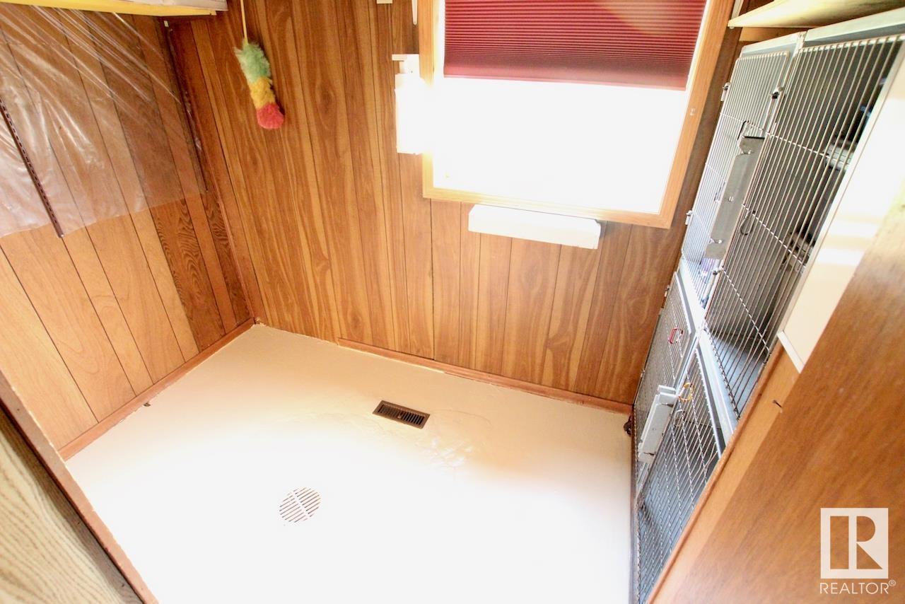 5615 Railway Av Property Photo 22
