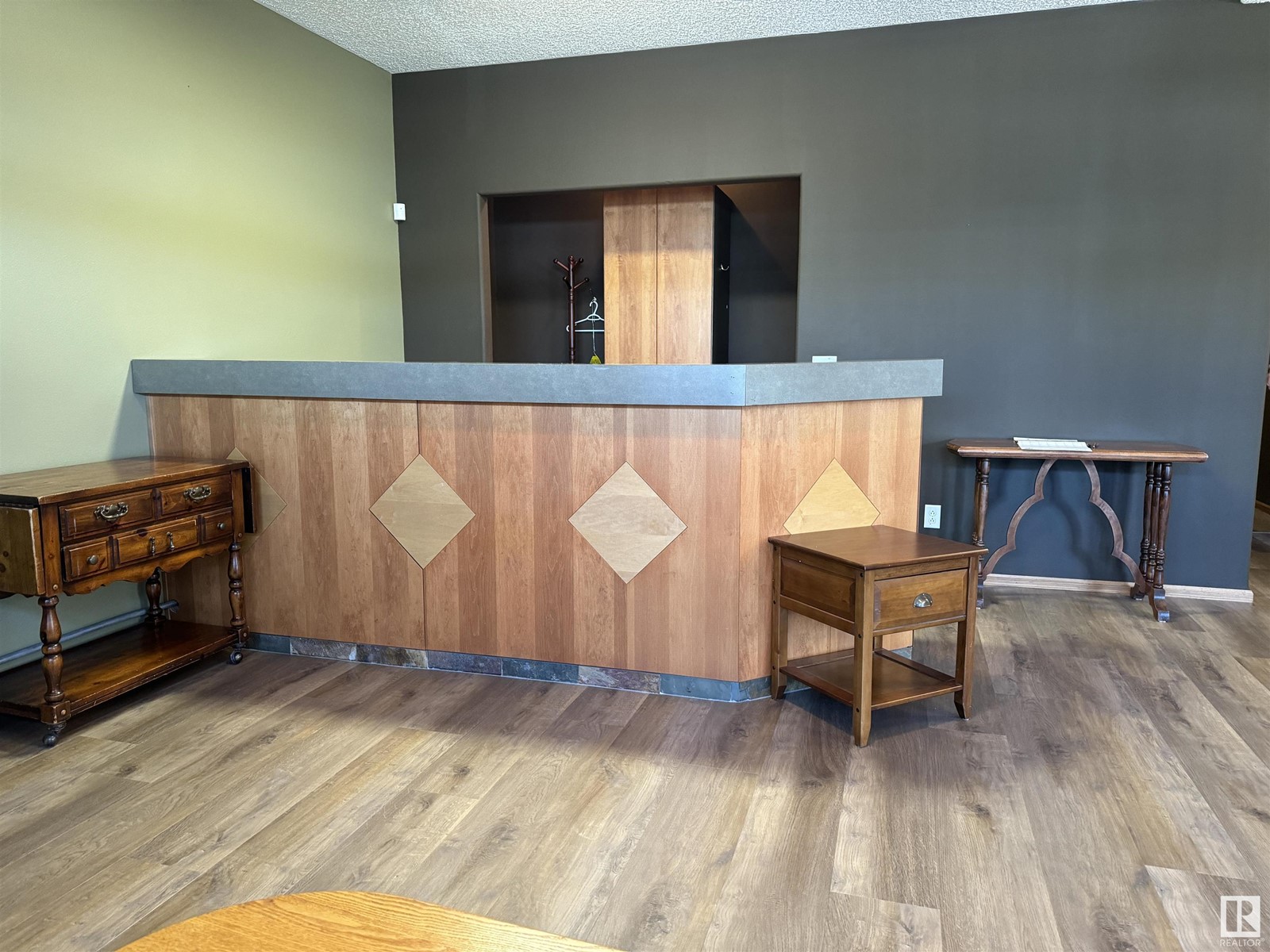 5023 50 Av Property Photo 11