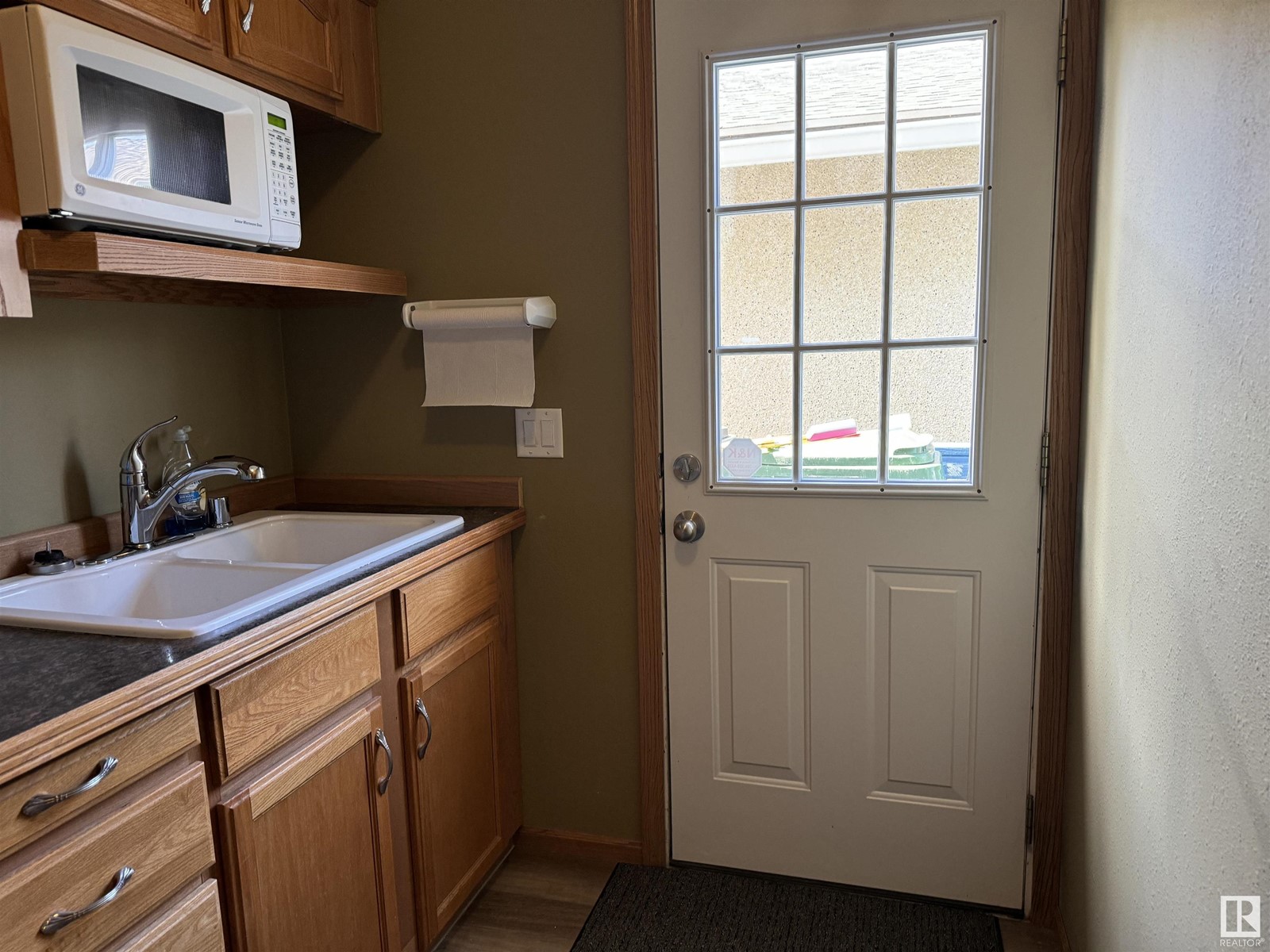 5023 50 Av Property Photo 17
