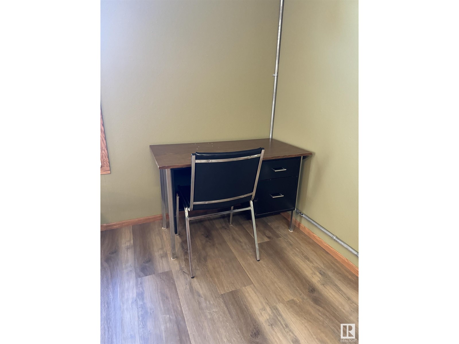 5023 50 Av Property Photo 18