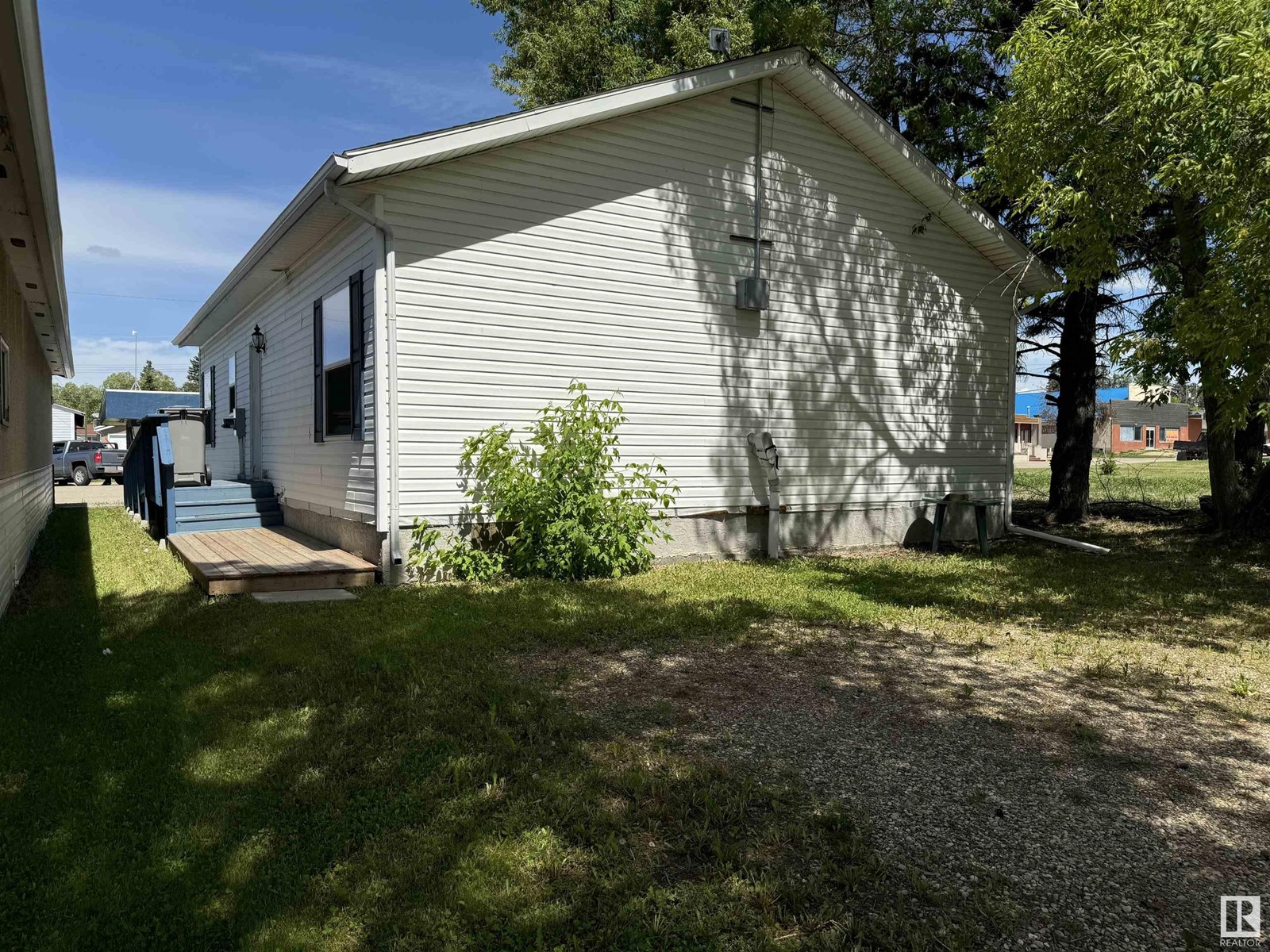 5023 50 Av Property Photo 20