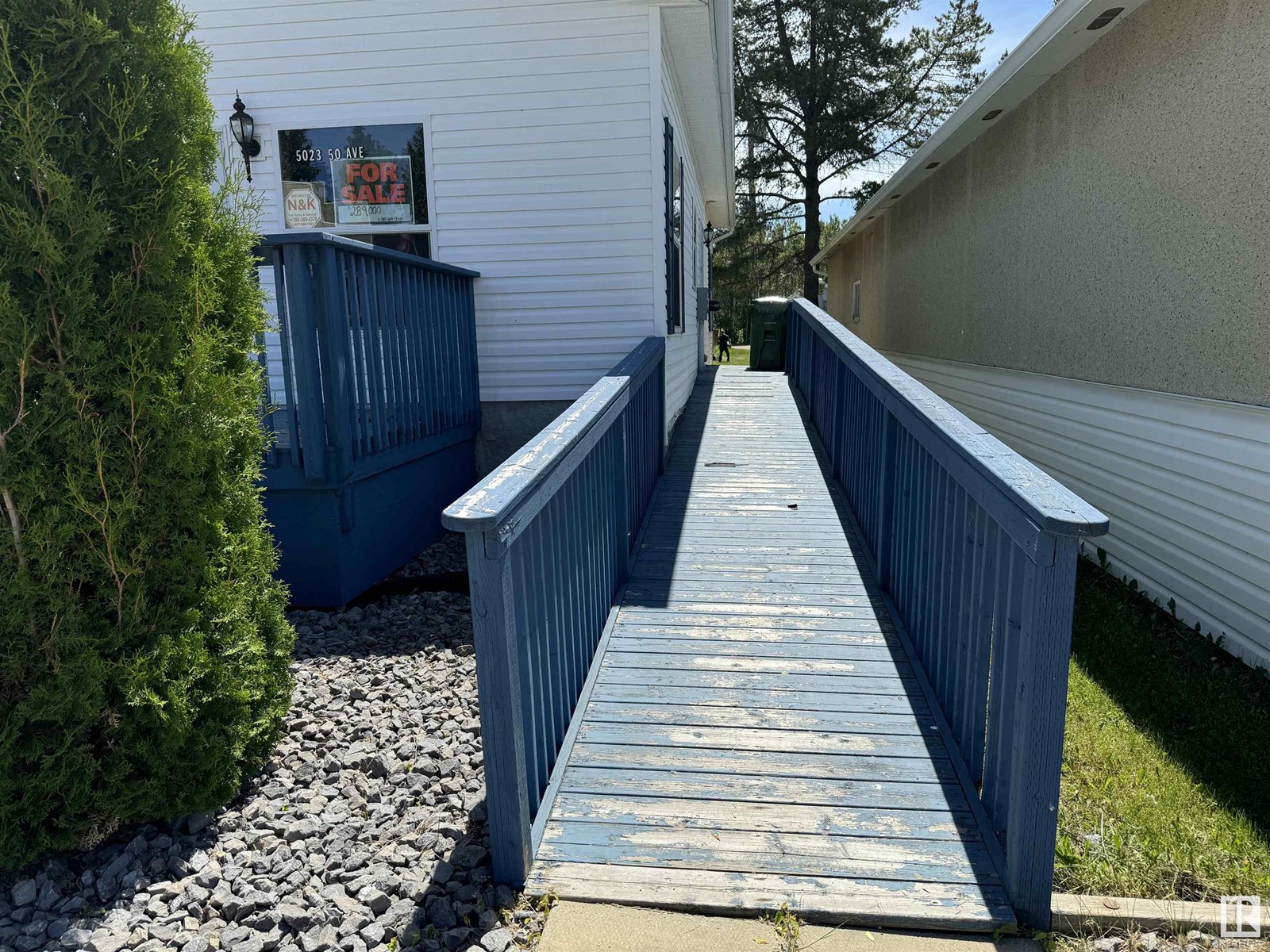 5023 50 Av Property Photo 21