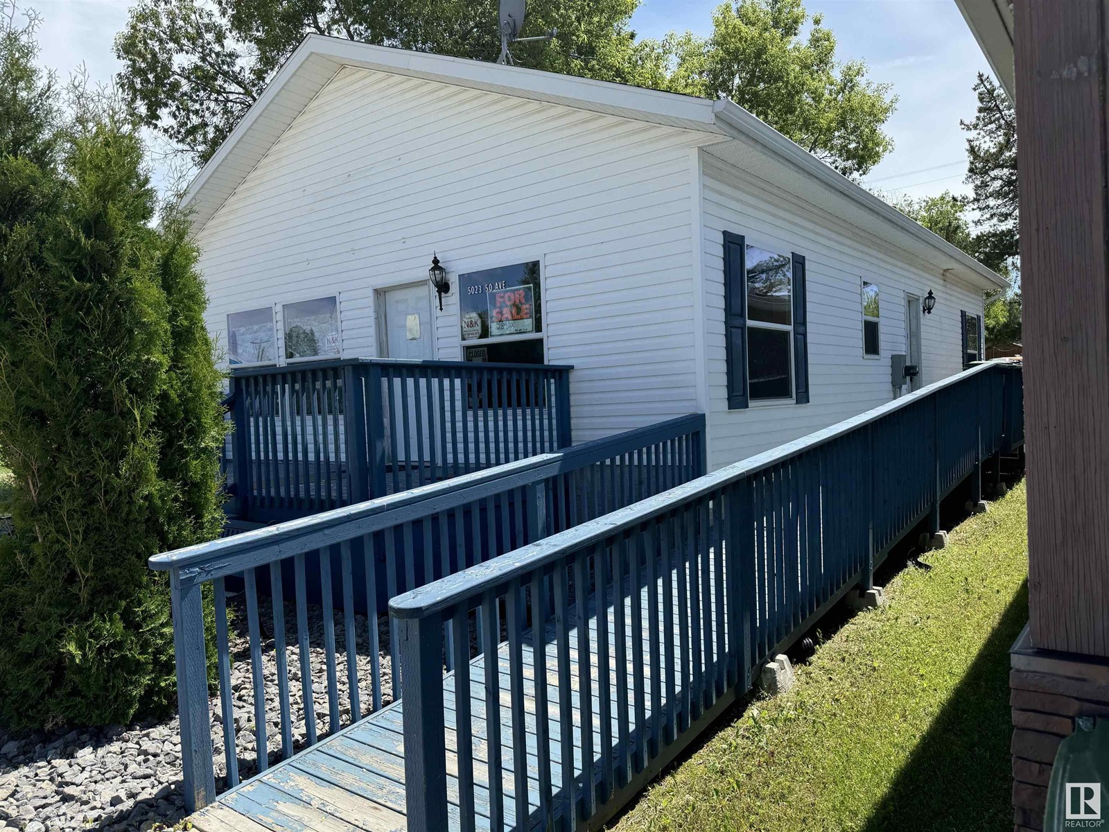 5023 50 Av Property Photo 22