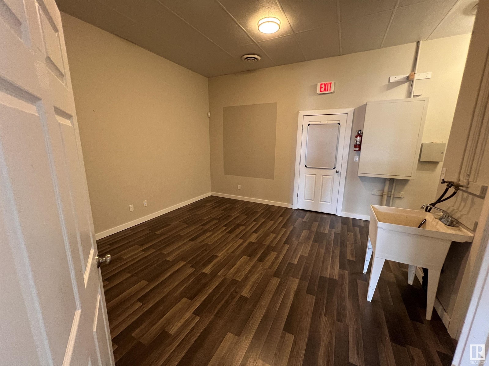 #105 3801 49 Av Property Photo 6