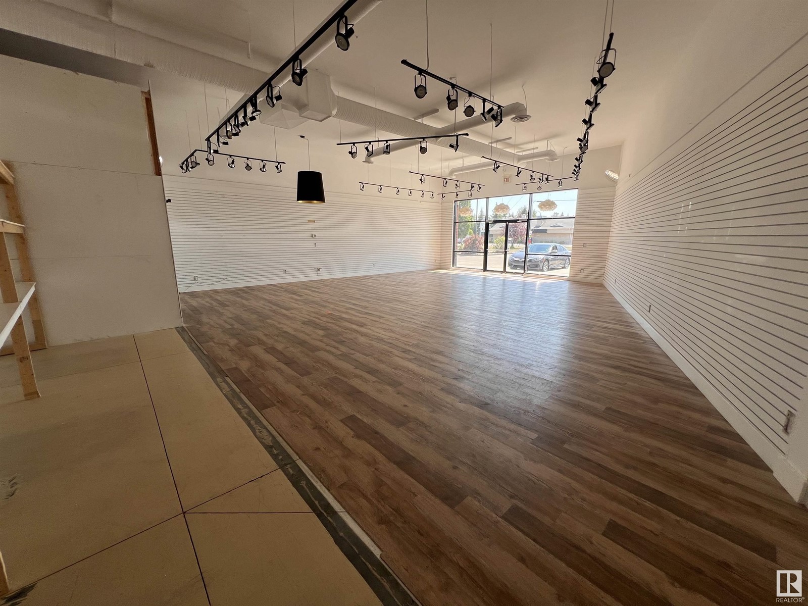 #104 3801 49 Av Property Photo 5