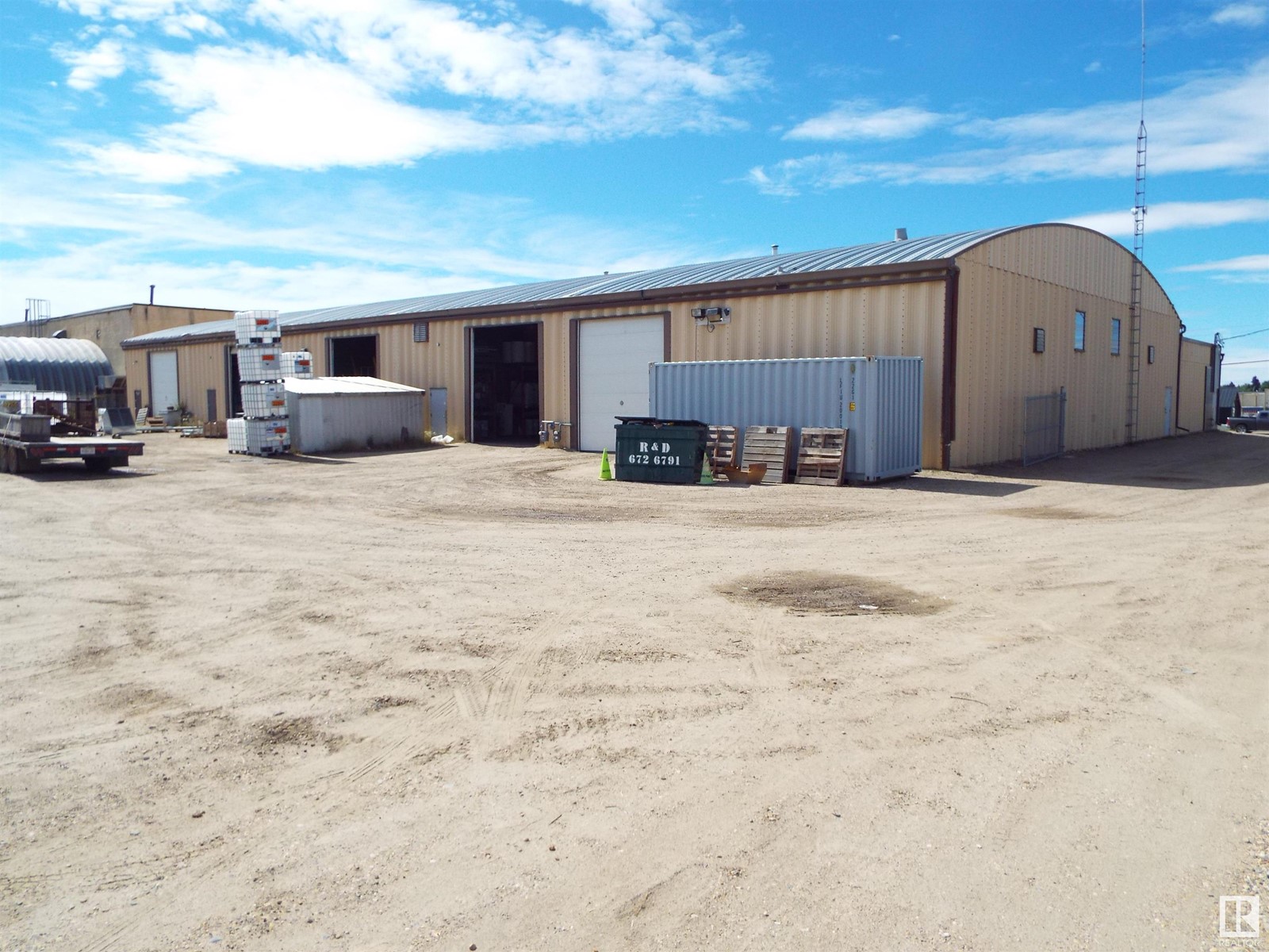 5905 45 St Property Photo 2