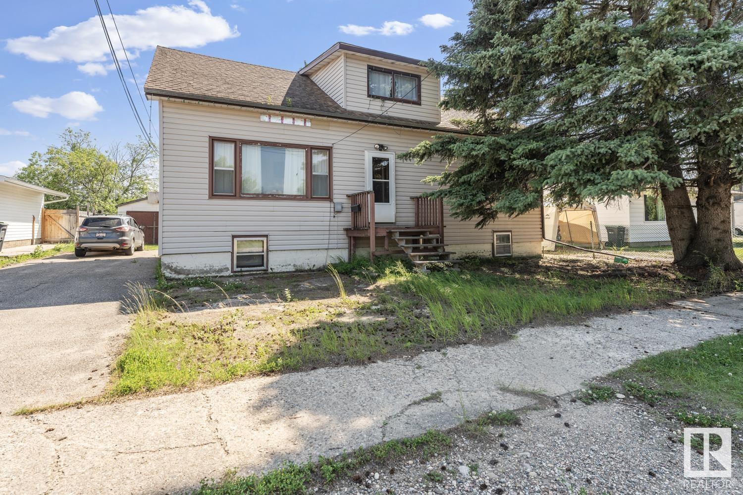 4715 47 AV Property Photo 1