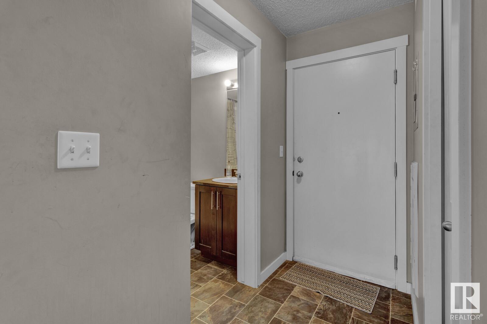 #106 3211 James Mowatt Tr Sw Property Photo 8