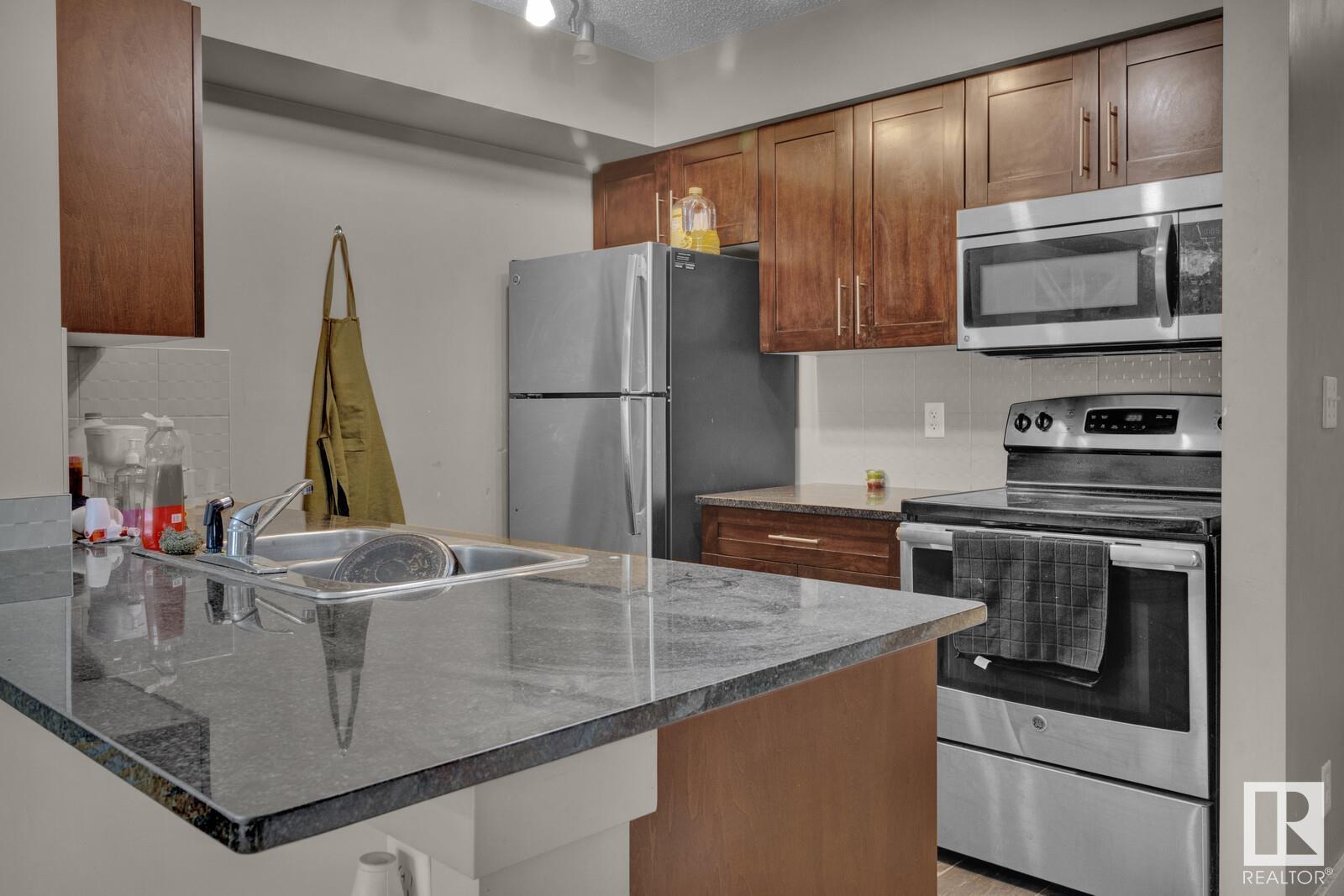 #106 3211 James Mowatt Tr Sw Property Photo 13
