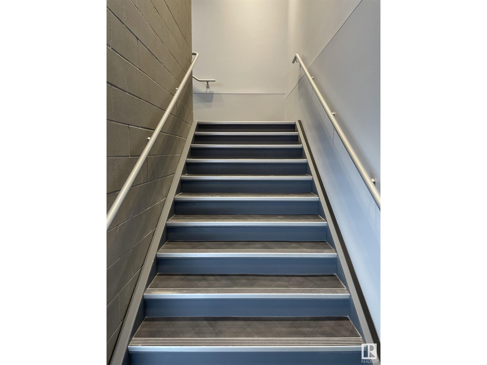 #109 115 First Av Property Photo 4