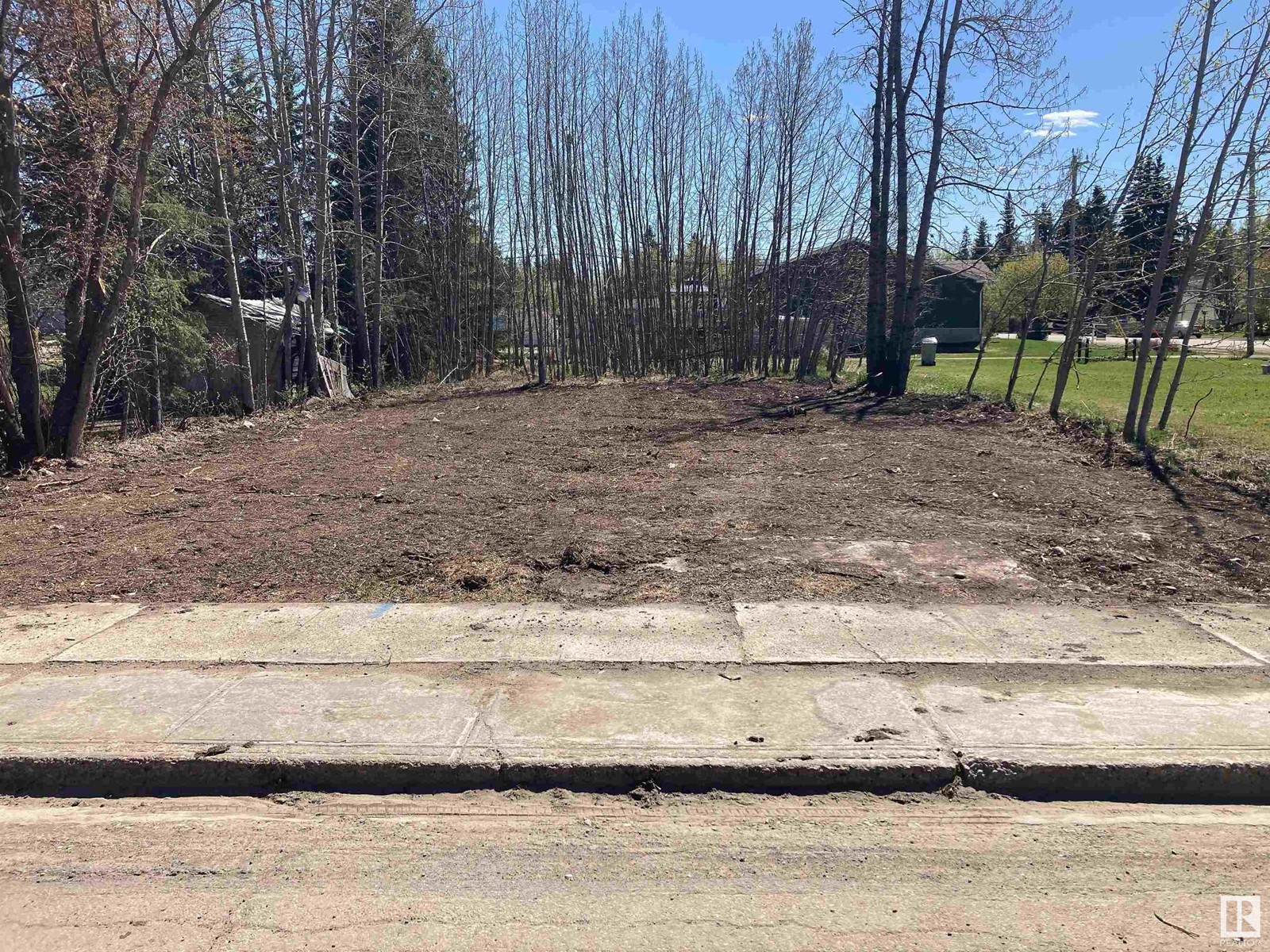 5121 50 Av Property Photo 1
