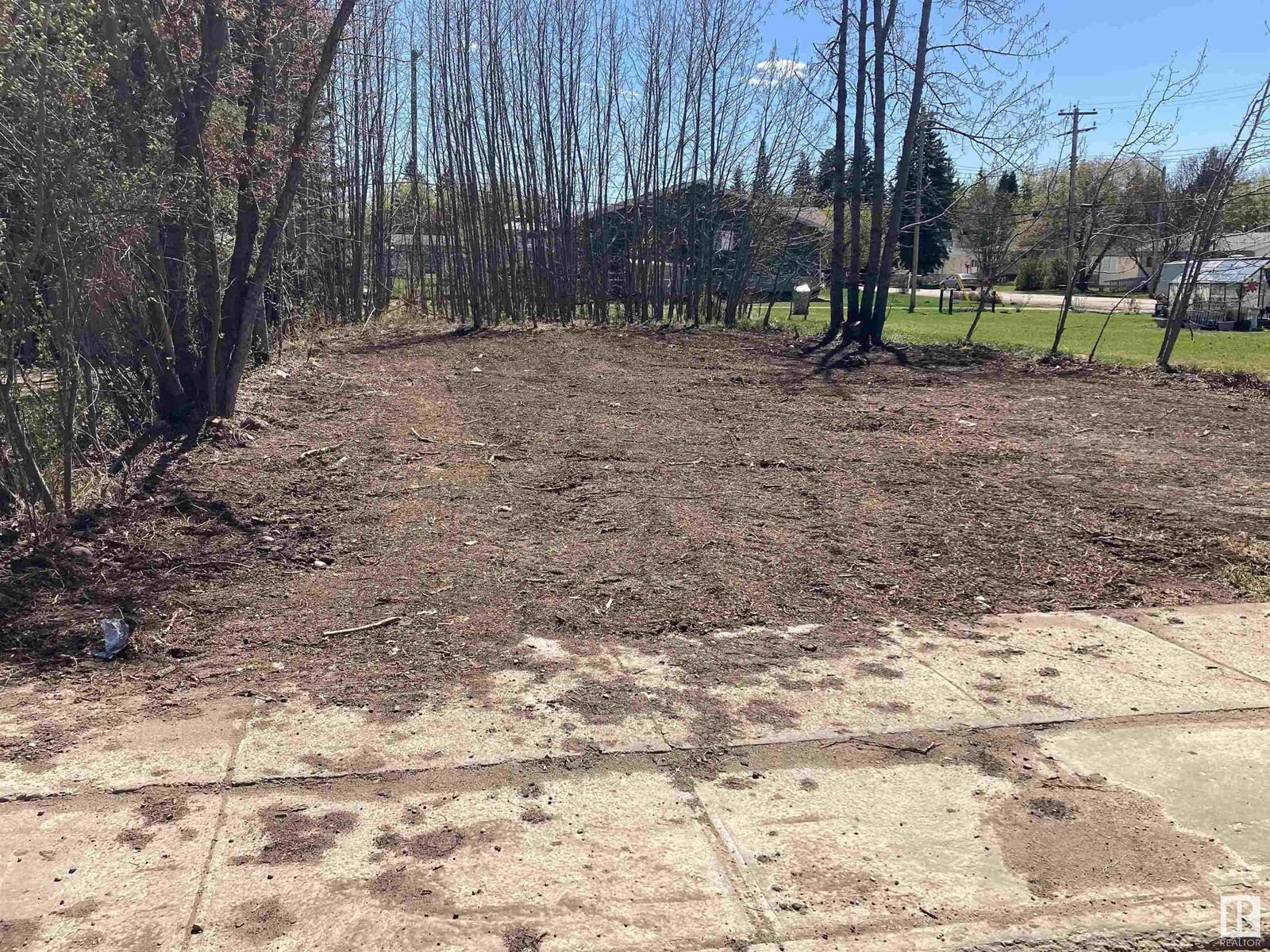 5121 50 Av Property Photo 2