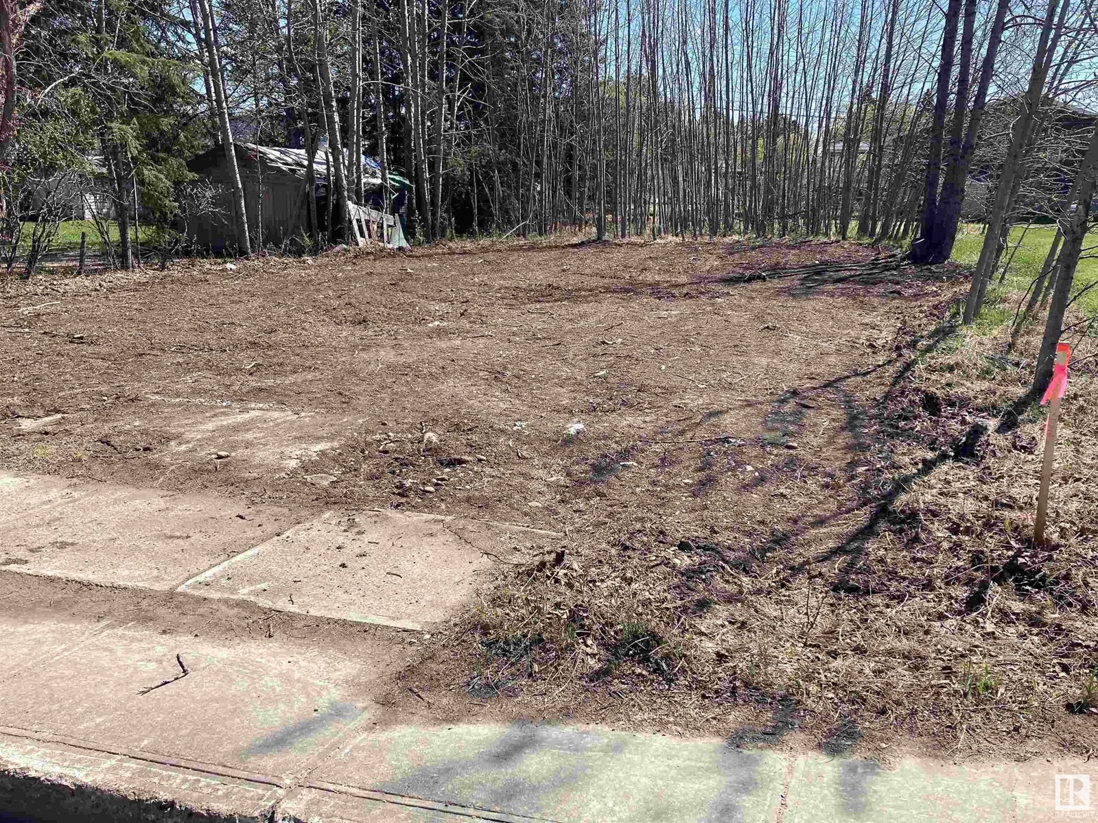 5121 50 Av Property Photo 3