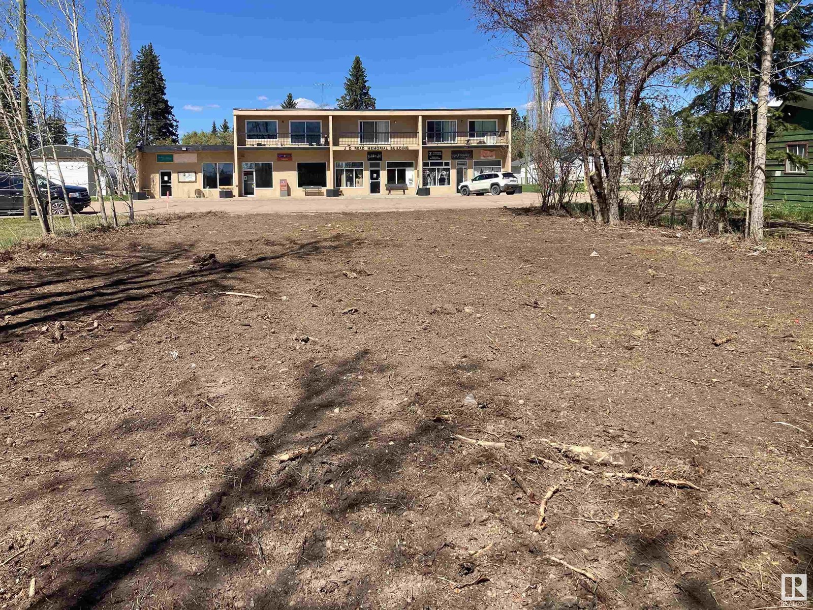 5121 50 Av Property Photo 4
