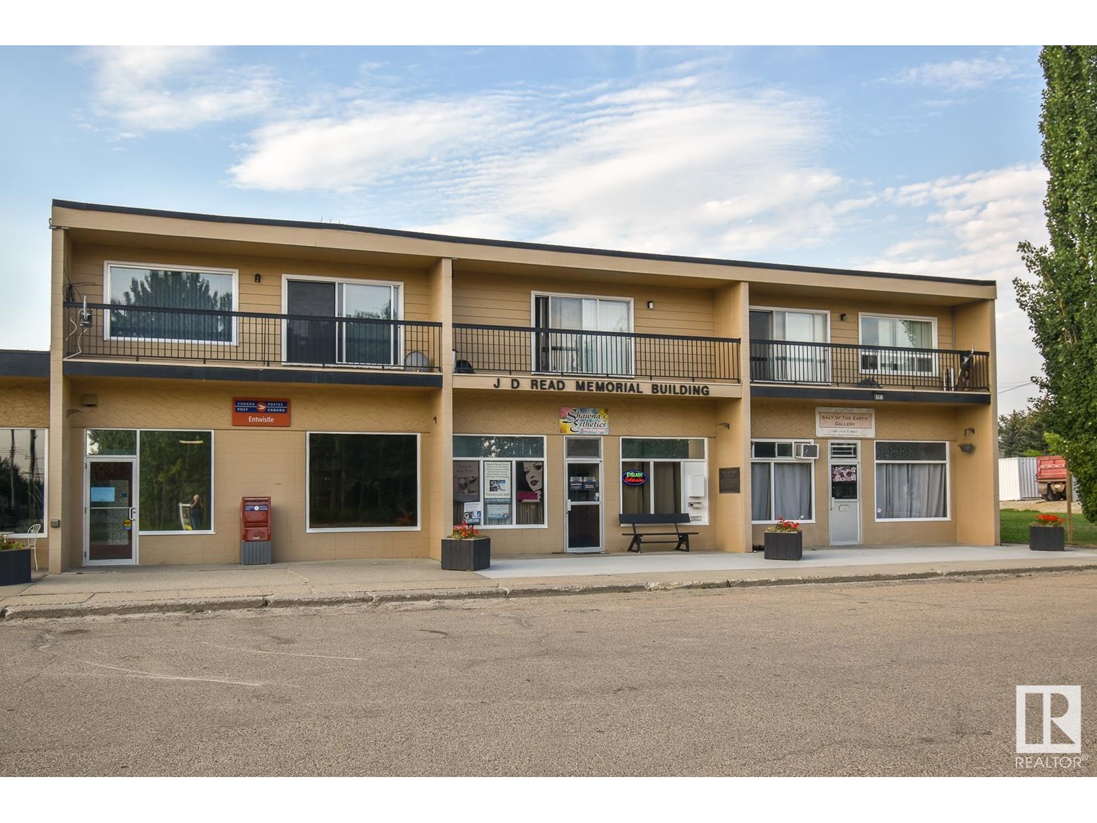 5121 50 Av Property Photo 6