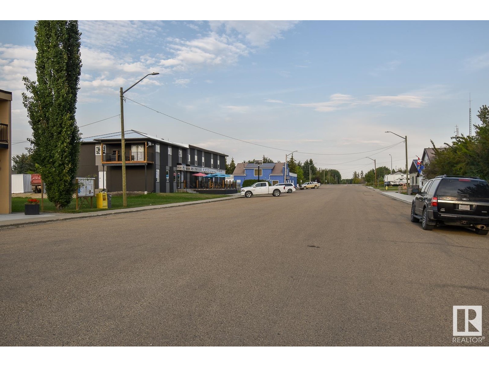 5121 50 Av Property Photo 8