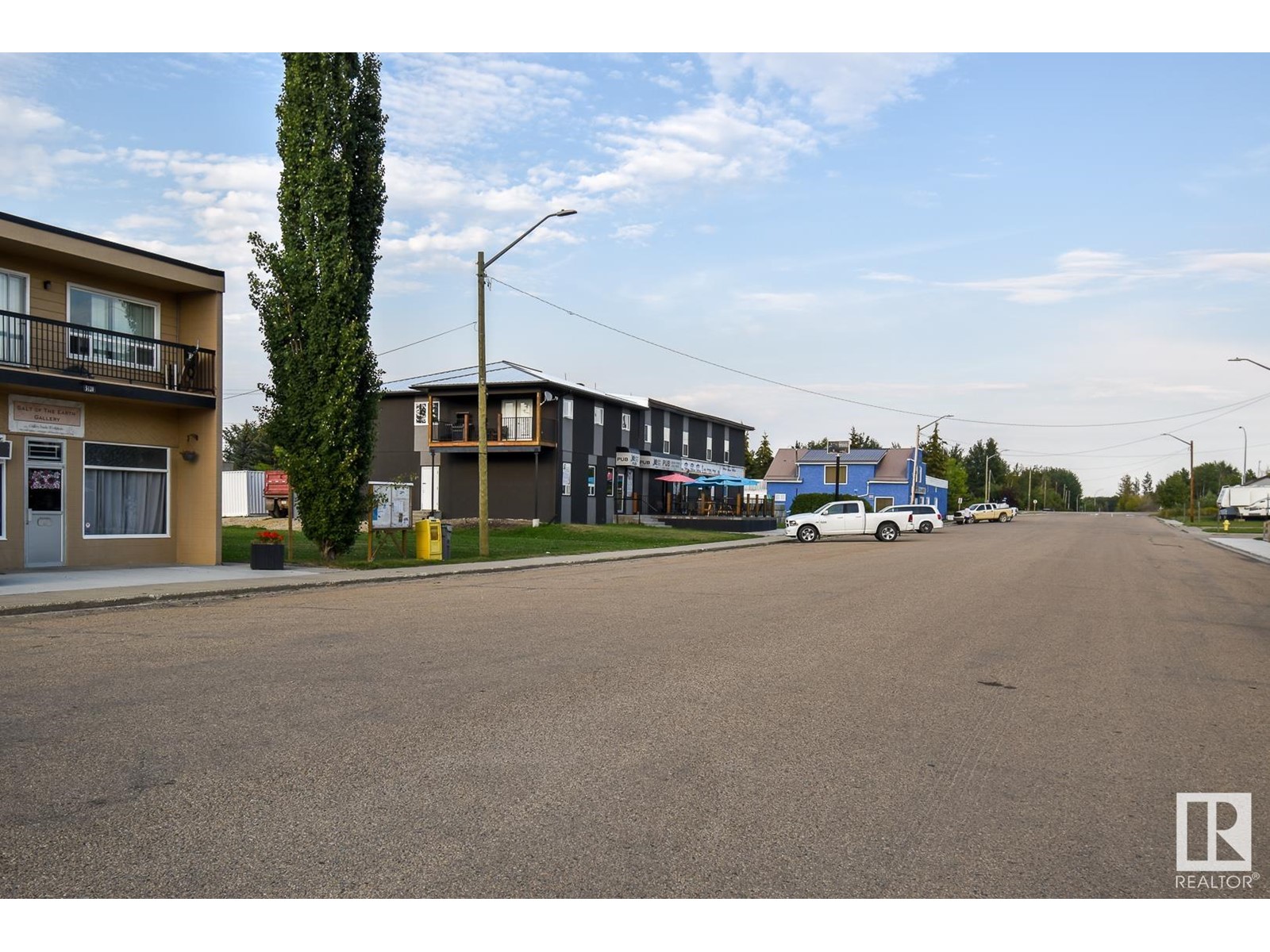 5121 50 Av Property Photo 9