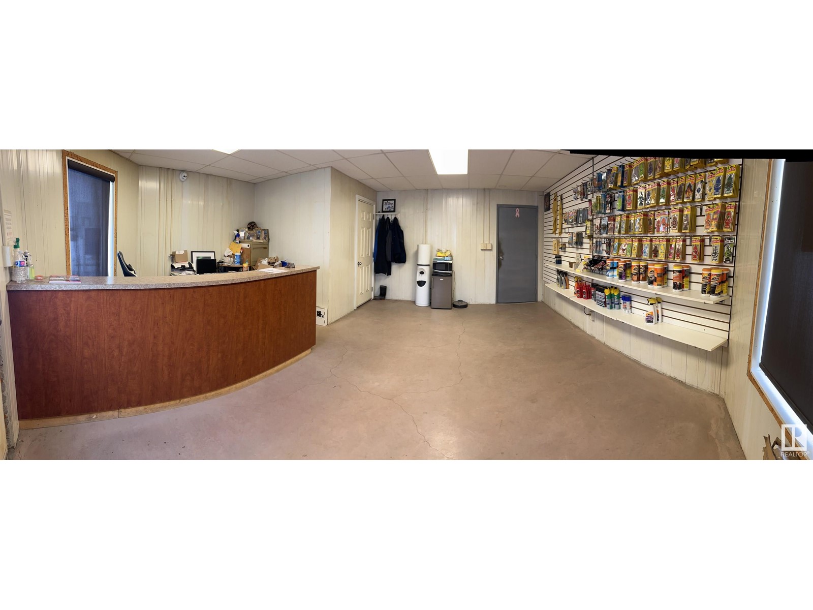 6201 49 Av Property Photo 3