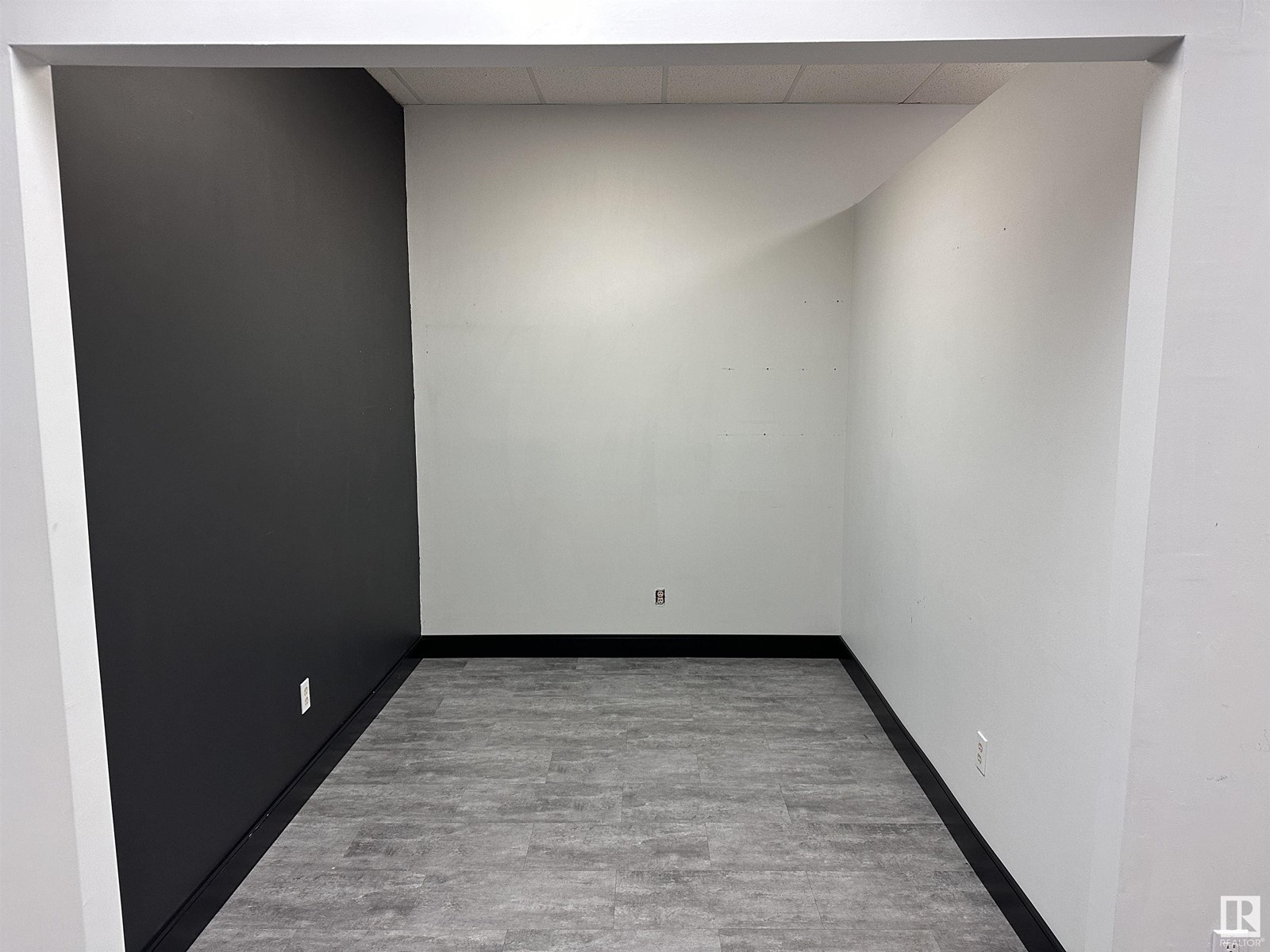 5225 50 St Property Photo 10