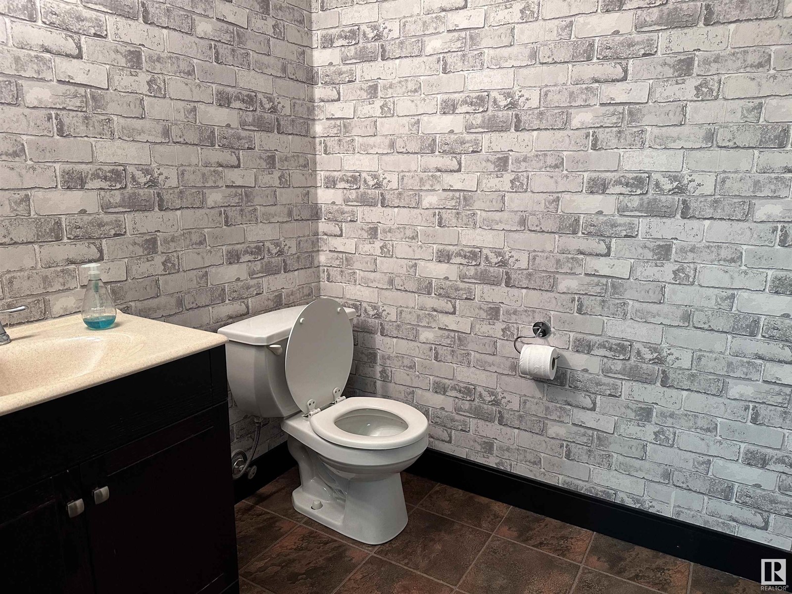 5225 50 St Property Photo 12