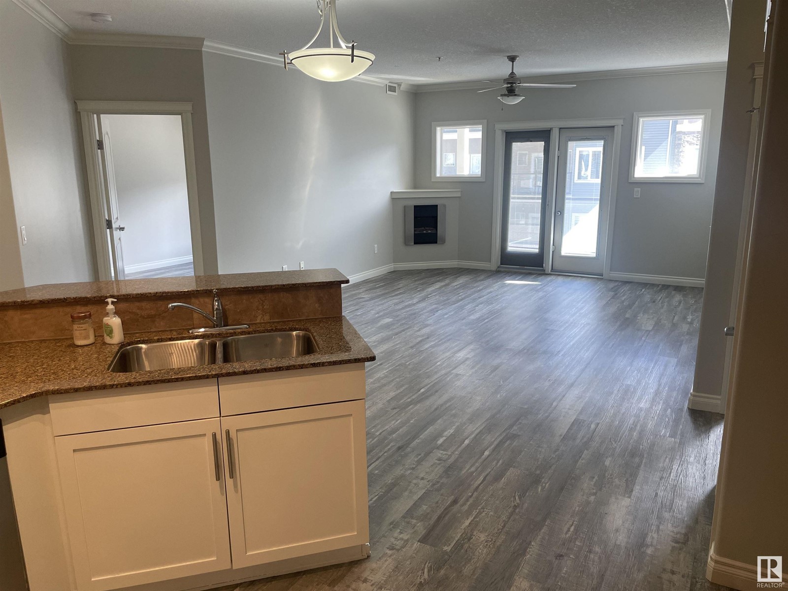 #236 10121 80 Av Nw Property Photo 6