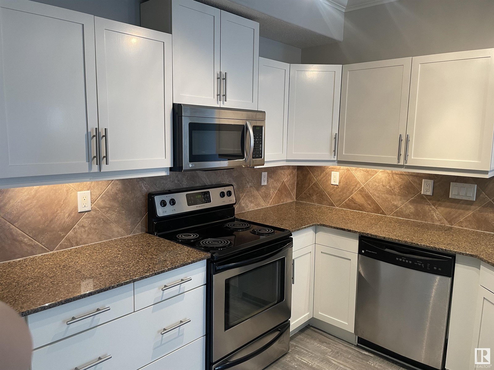 #236 10121 80 Av Nw Property Photo 8