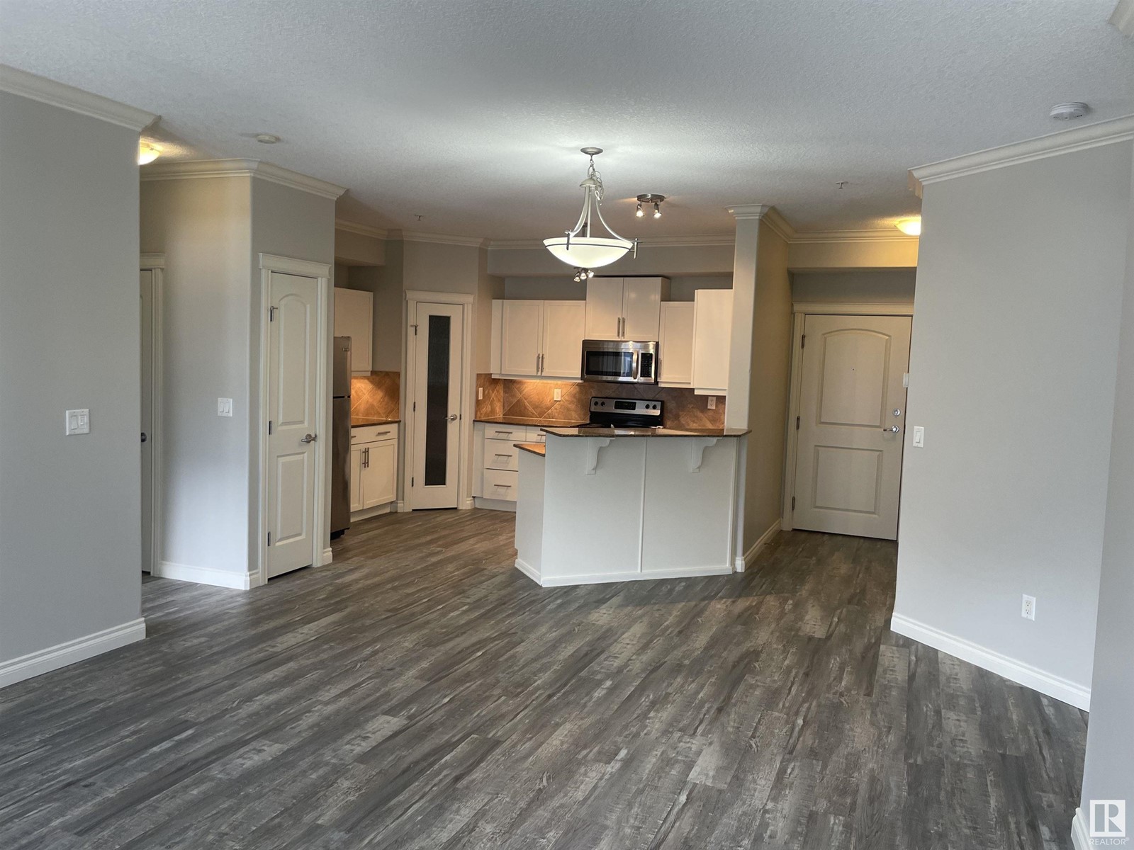 #236 10121 80 Av Nw Property Photo 10