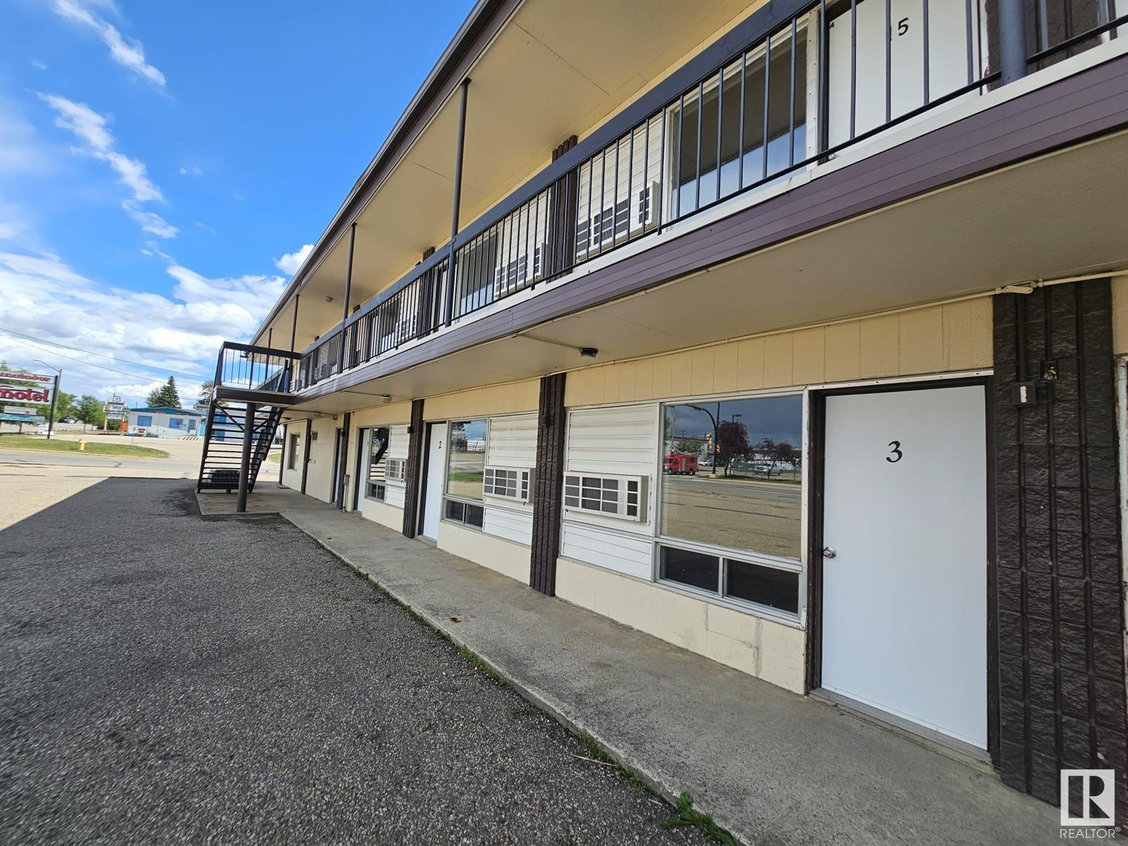 5403 50 Av Property Photo 6