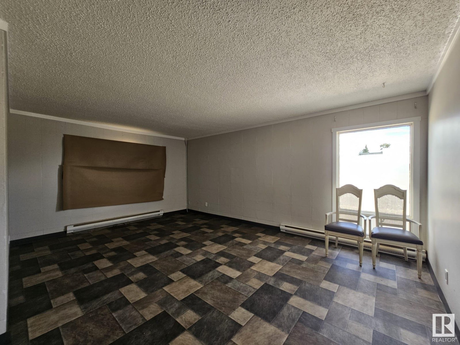 5403 50 Av Property Photo 16