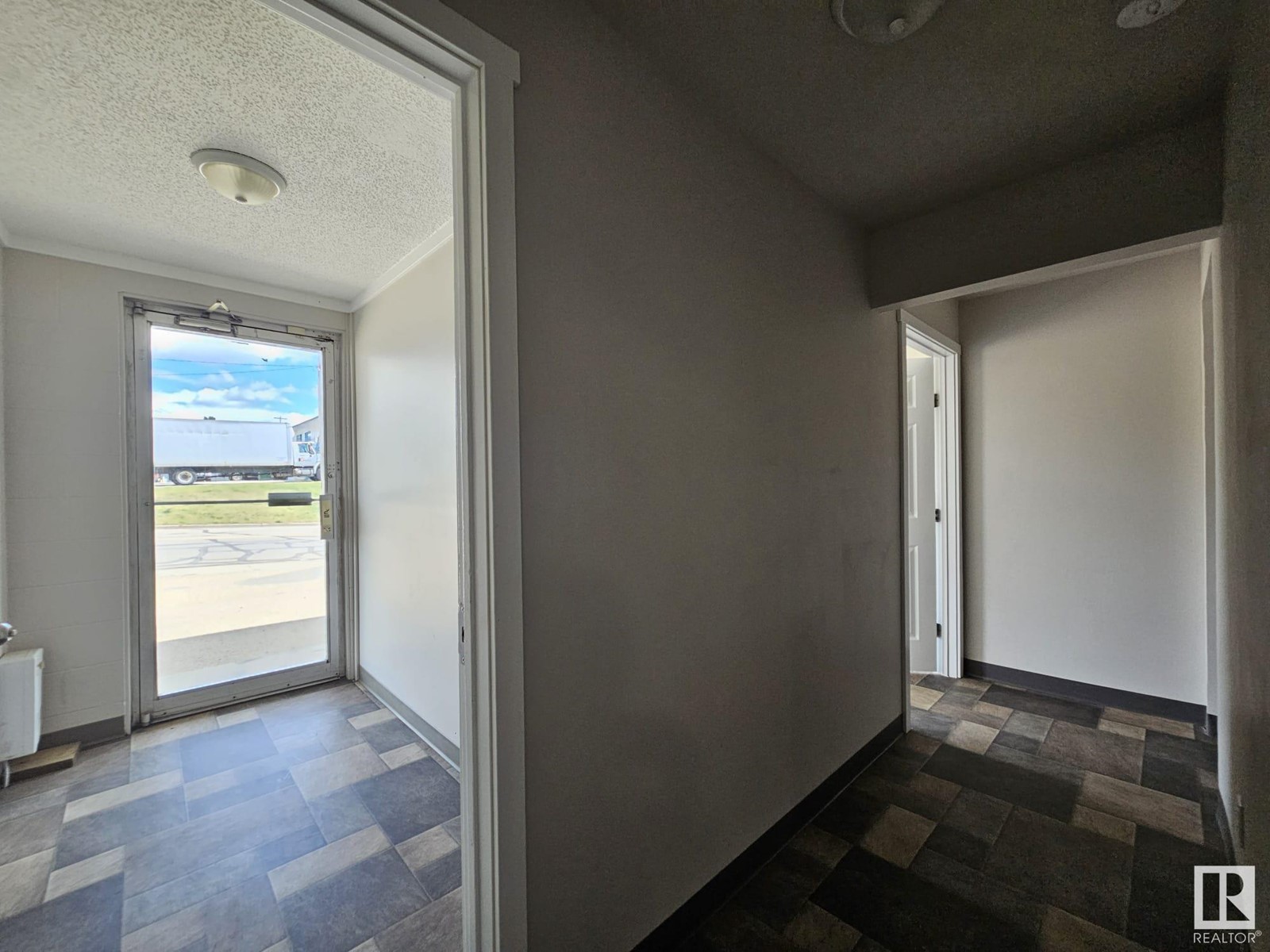 5403 50 Av Property Photo 17