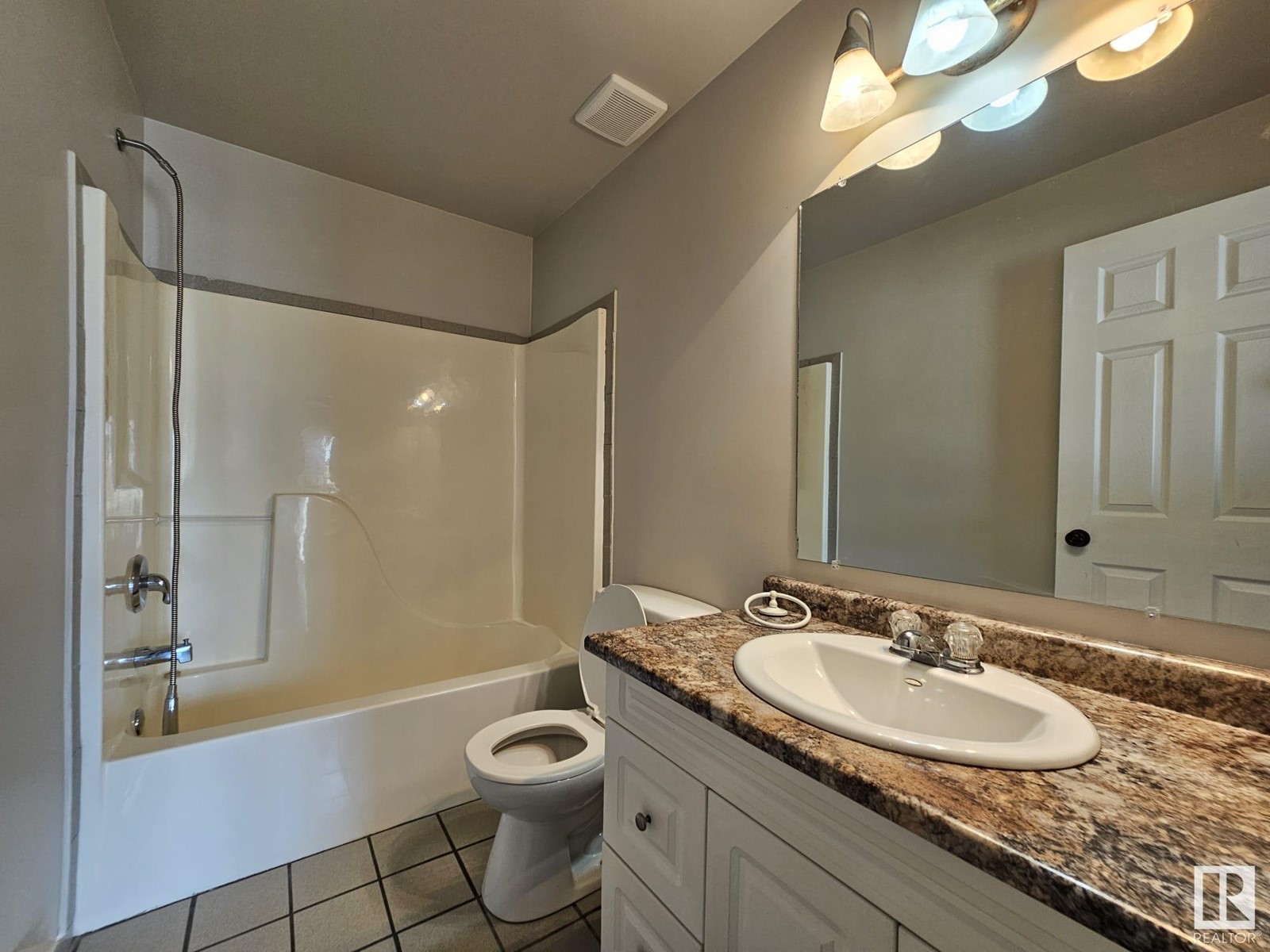 5403 50 Av Property Photo 22