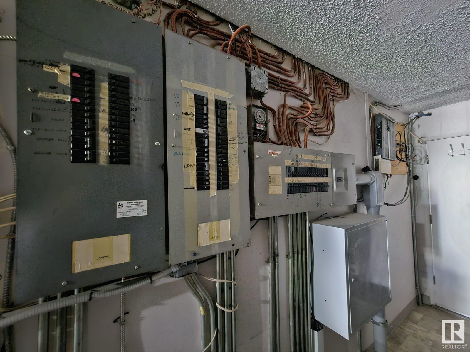5403 50 Av Property Photo 28