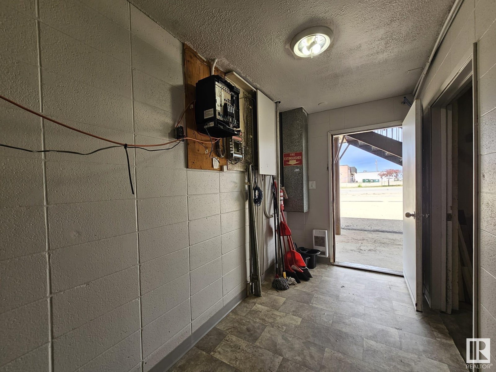 5403 50 Av Property Photo 29