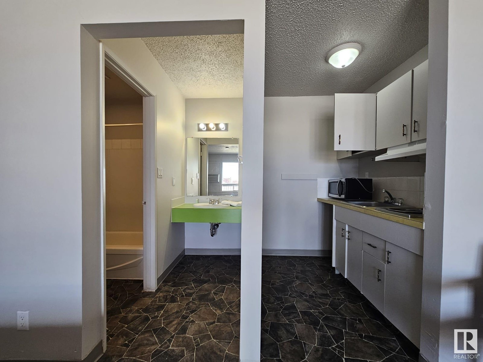 5403 50 Av Property Photo 36