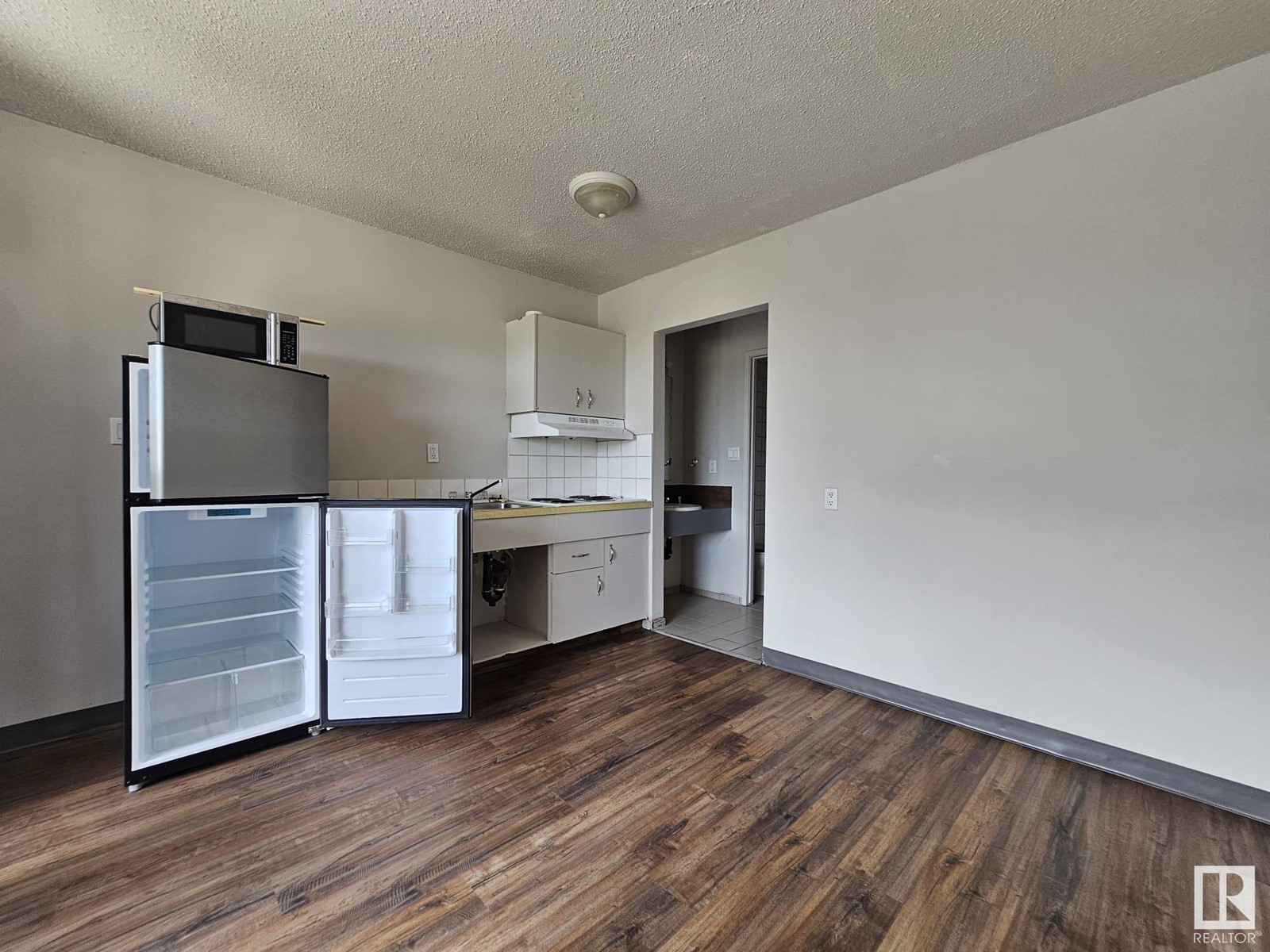 5403 50 Av Property Photo 38