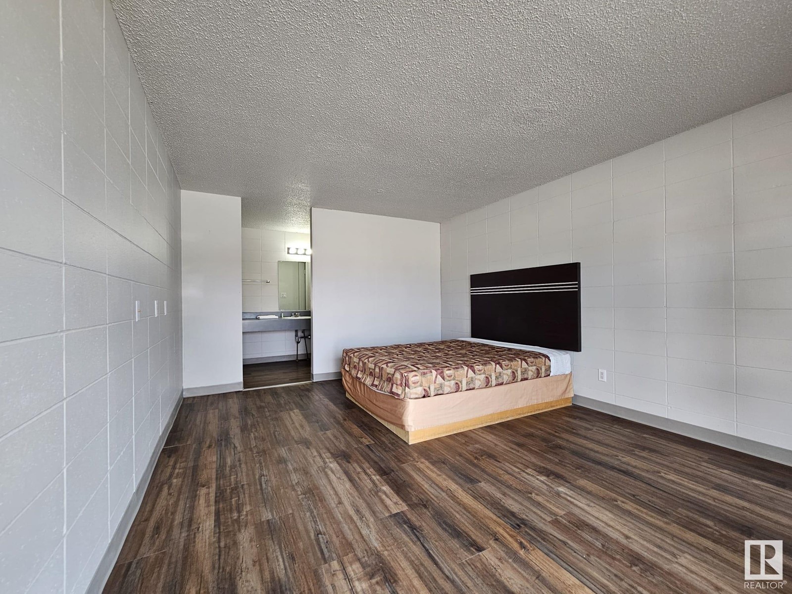 5403 50 Av Property Photo 39