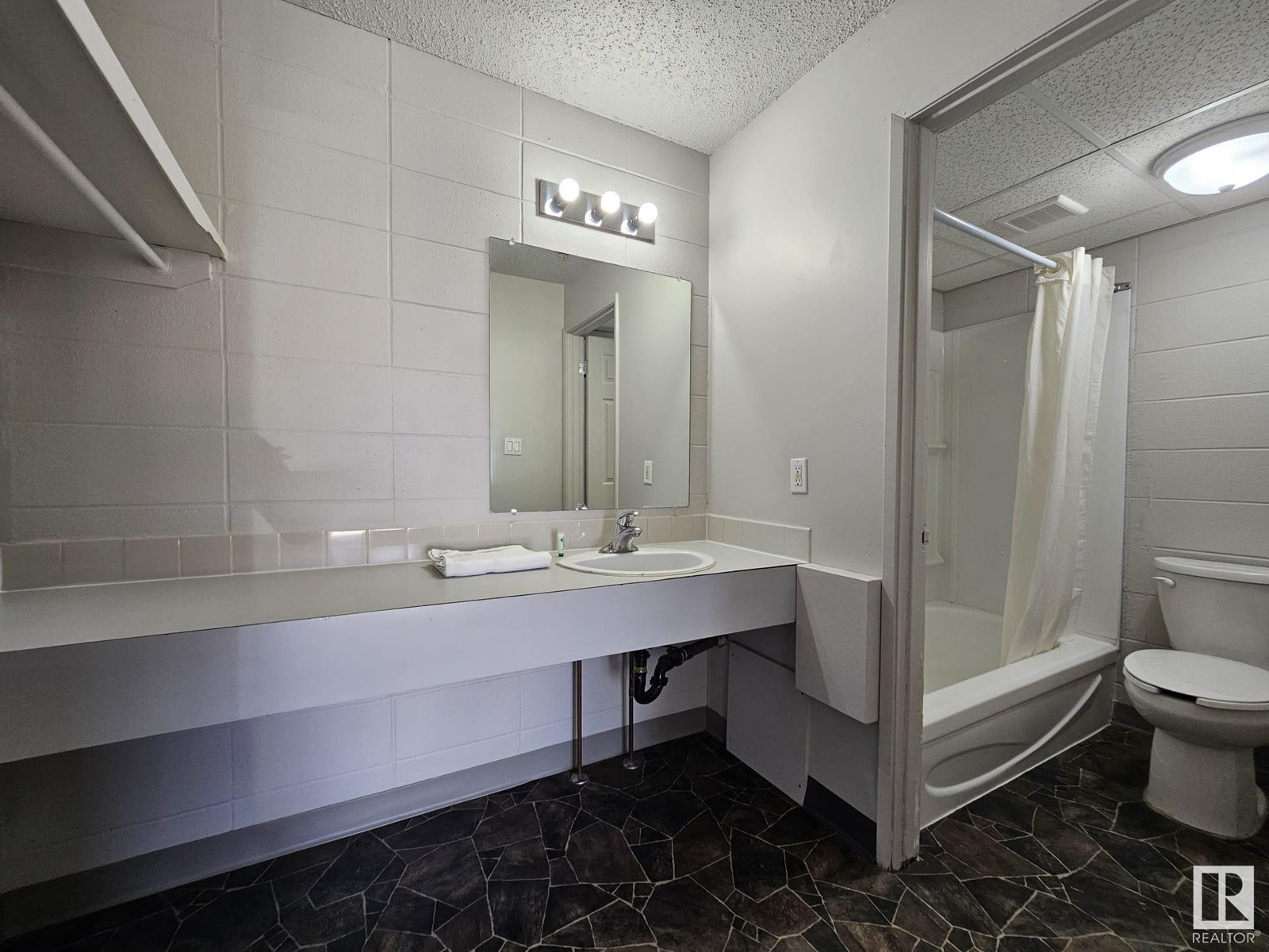 5403 50 Av Property Photo 40