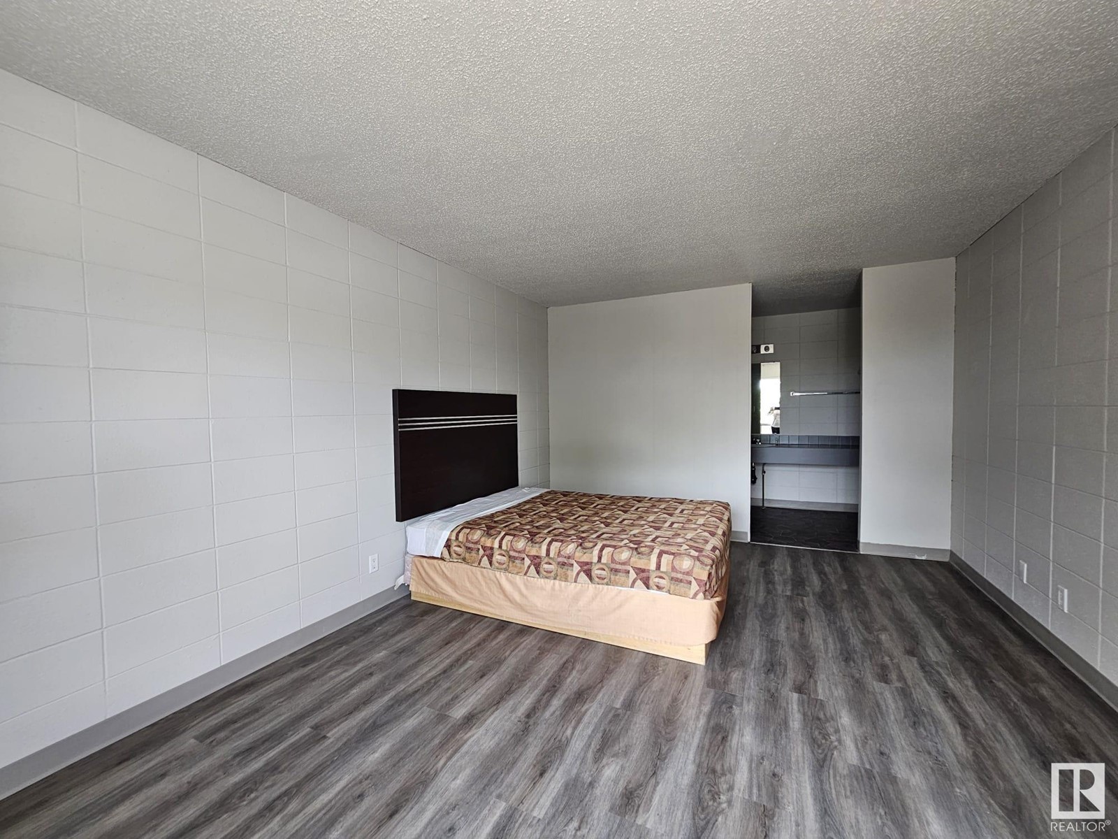 5403 50 Av Property Photo 41