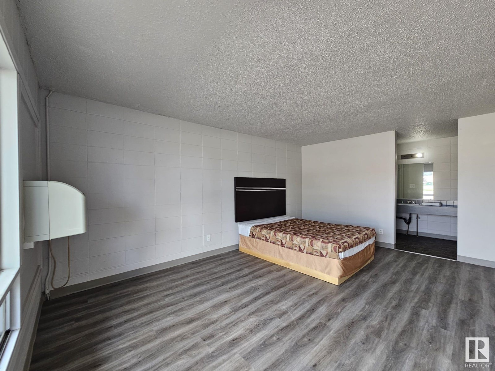 5403 50 Av Property Photo 43