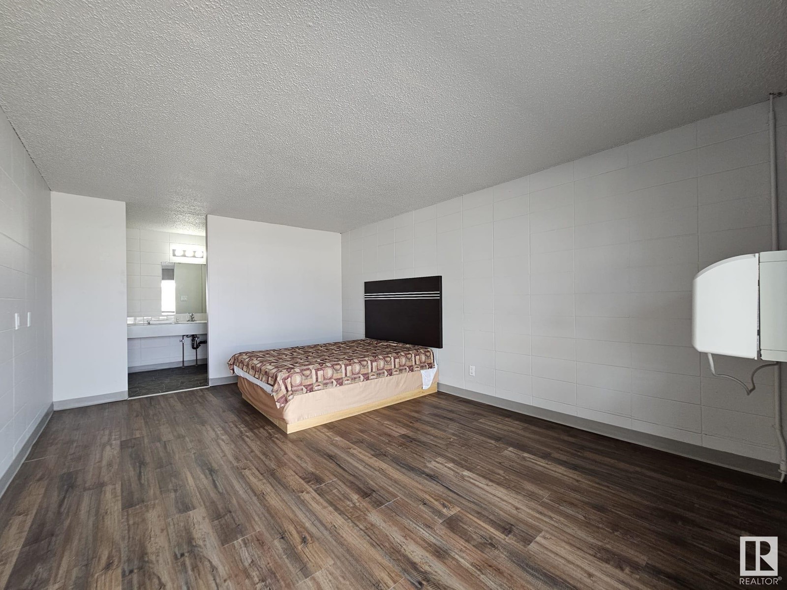 5403 50 Av Property Photo 45