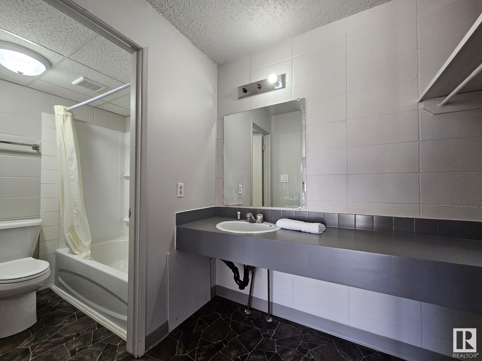 5403 50 Av Property Photo 47